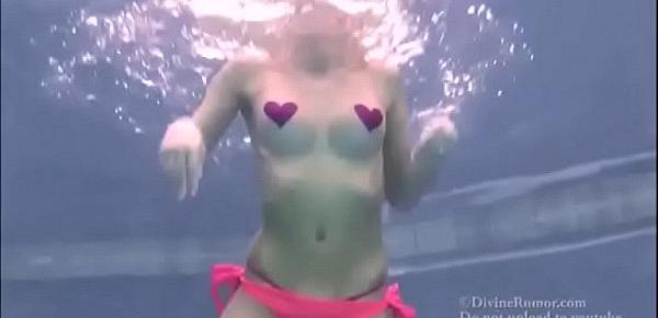 Underwater Topless in the Pool